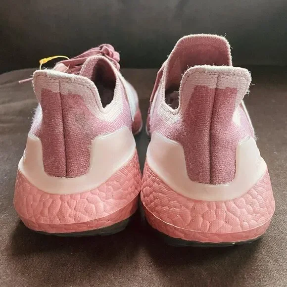 NEW BOX Adidas Women’s UltraBoost 22 Running Size 7.5 Wonder Red Pink| GX9133 | - Picture 4 of 9
